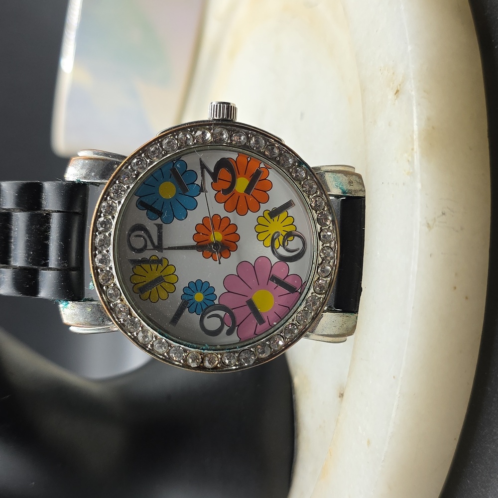 Vintage Flower Power Black Women's Watch With Rhinestones.